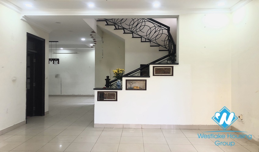 4 bedroom unfurnished house for rent near Unis